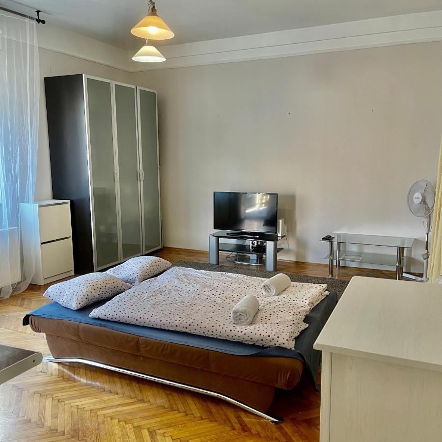 Elizabeth Bridge With Gellert-Hill View Apartamento Budapeste Exterior foto