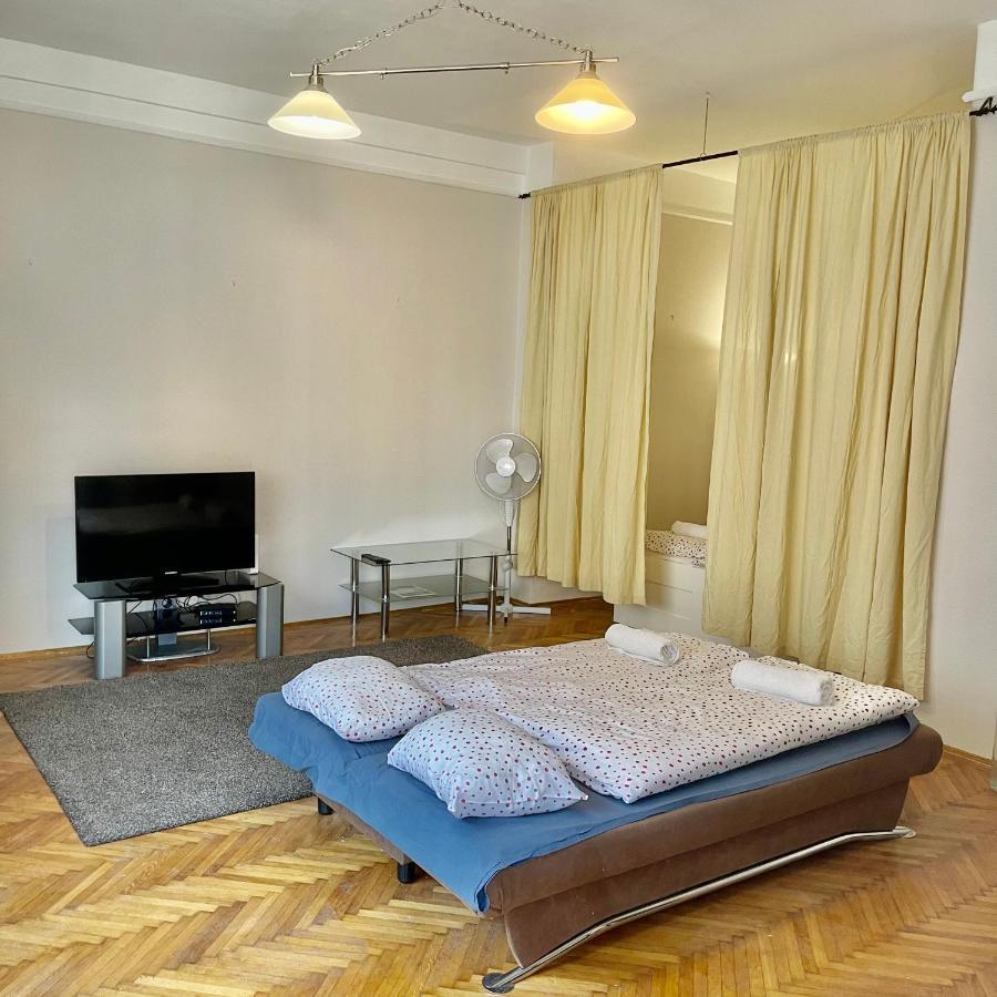 Elizabeth Bridge With Gellert-Hill View Apartamento Budapeste Exterior foto