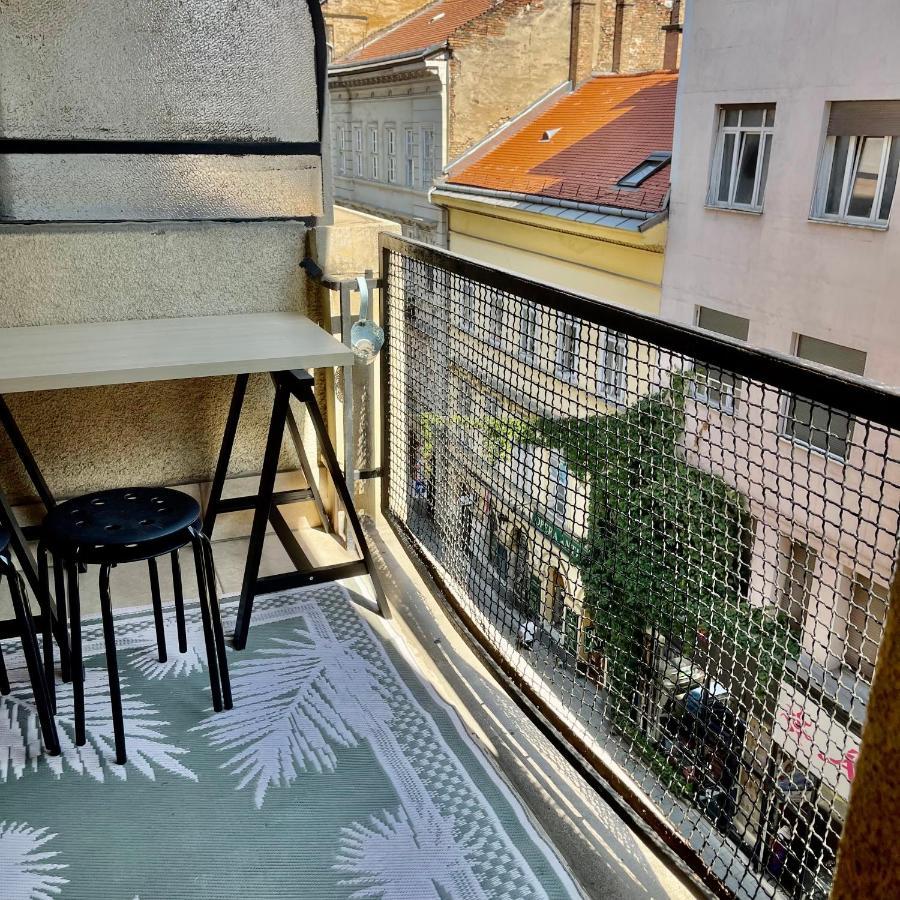 Elizabeth Bridge With Gellert-Hill View Apartamento Budapeste Exterior foto